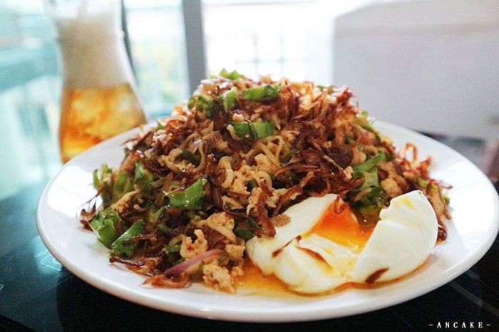 ยำมาม่าถั่วพู อาหารจานเดียว