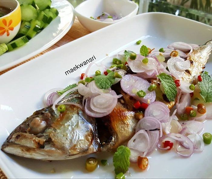 ยำปลาทูมันย่าง อาหารจานเดียว