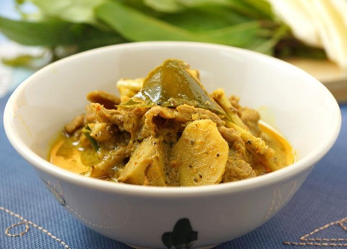 แกงเผ็ดหมูต้นข่าอ่อน (สากล) อาหารภาคใต้