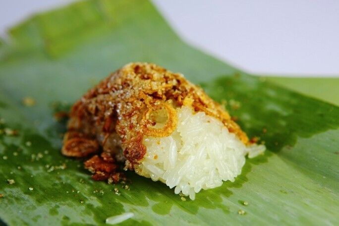 ข้าวเหนียวมูนหน้าปลาแห้ง ขนมไทย