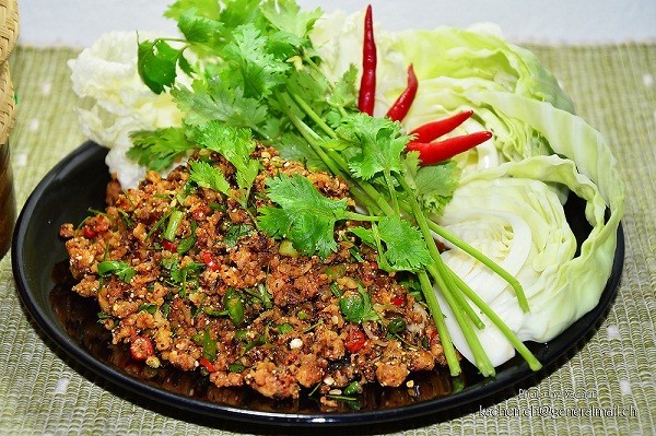 ลาบปลาดุก อาหารภาคอีสาน