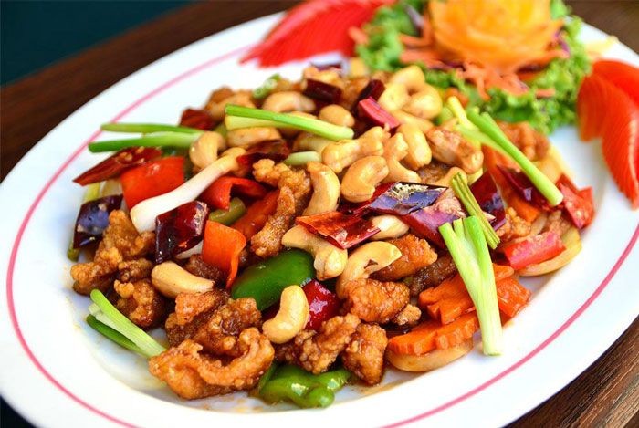 ไก่ผัดเม็ดมะม่วงหิมพานต์ (สากล) อาหารภาคกลาง