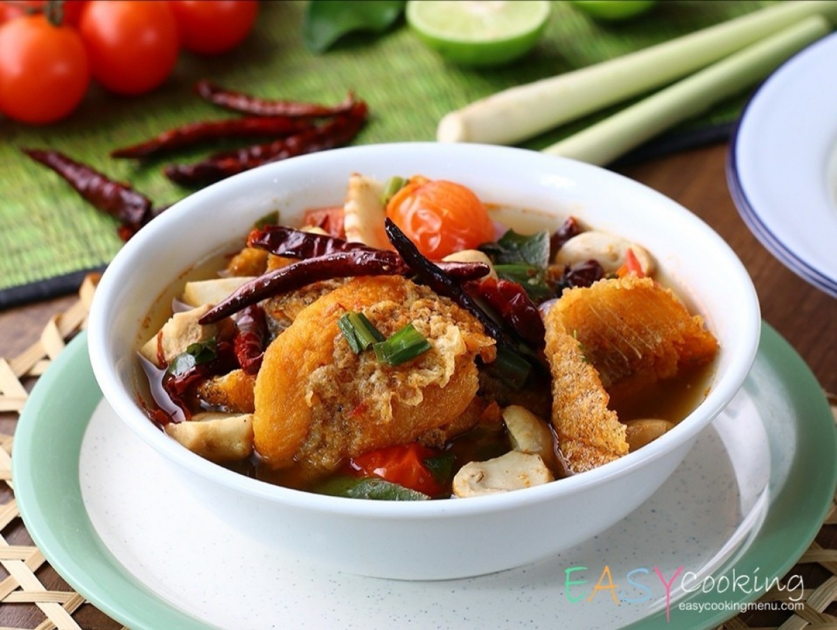 ต้มโคล้งปลาสลิดทอดกรอบ อาหารภาคกลาง