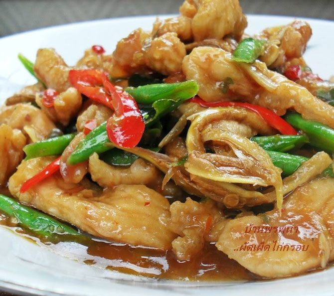 ผัดเผ็ดไก่กรอบ อาหารภาคกลาง