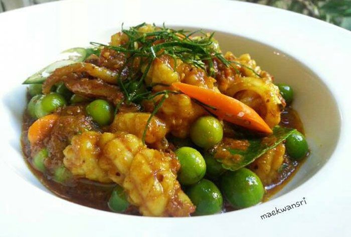 ผัดเผ็ดปลาหมึก อาหารภาคกลาง