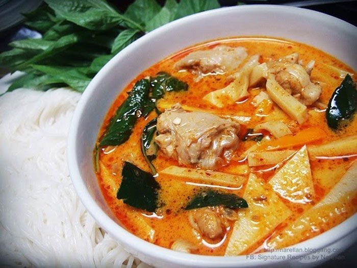 แกงเผ็ดไก่ใส่หน่อไม้ อาหารภาคกลาง