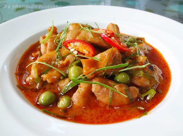 พะแนงไก่ทั้งตัว อาหารภาคกลาง