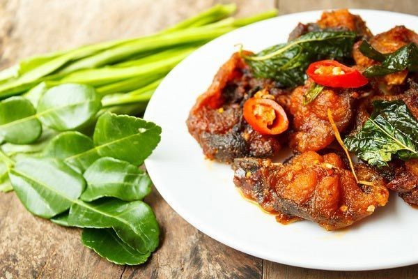 ผัดเผ็ดปลาดุกทอด อาหารภาคกลาง