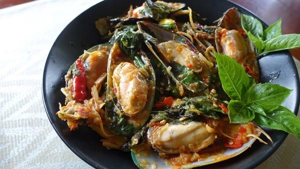 ผัดฉ่าหอยแมลงภู่ อาหารภาคกลาง