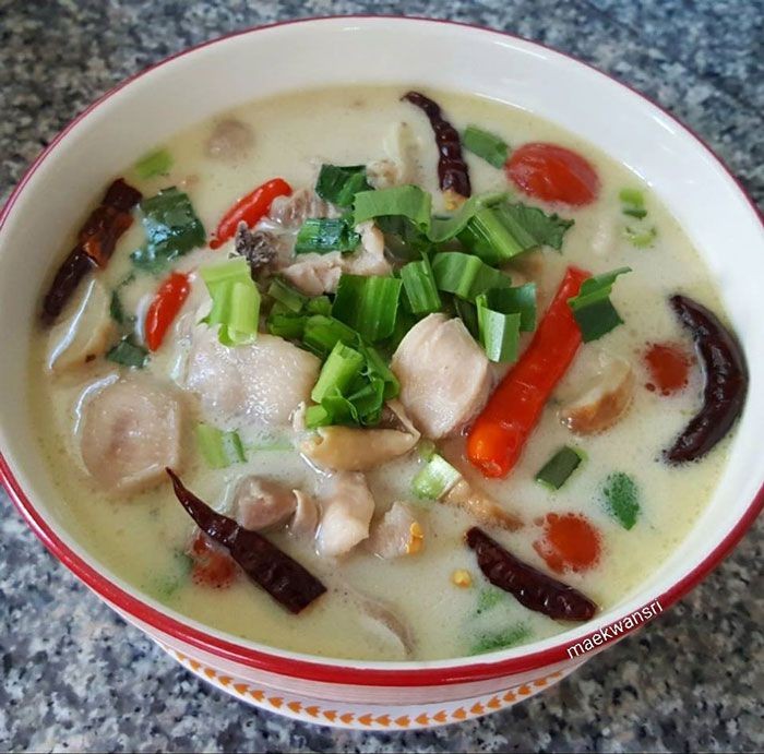 ต้มข่าไก่ (สะโพกไก่) อาหารภาคกลาง