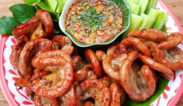 ไส้อ่อนย่าง น้ำจิ้มแจ่ว อาหารภาคอีสาน