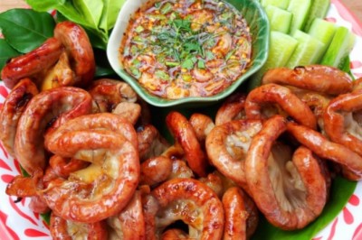 ไส้อ่อนย่าง น้ำจิ้มแจ่ว อาหารภาคอีสาน