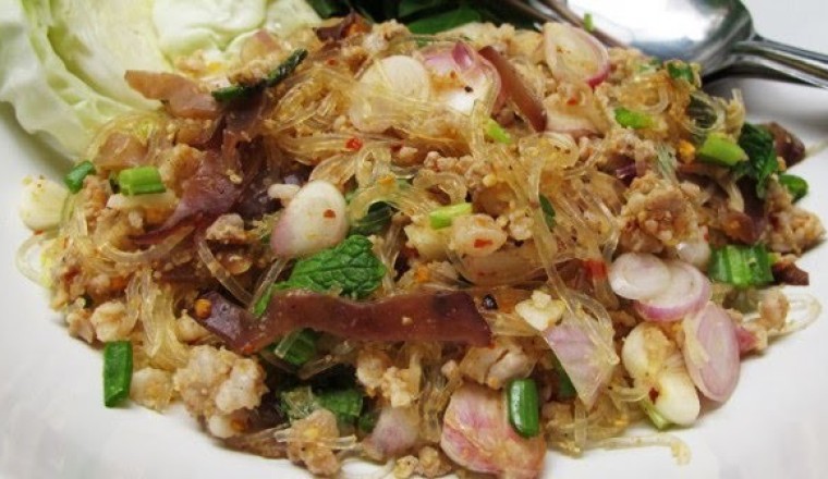 ลาบวุ้นเส้น อาหารภาคอีสาน