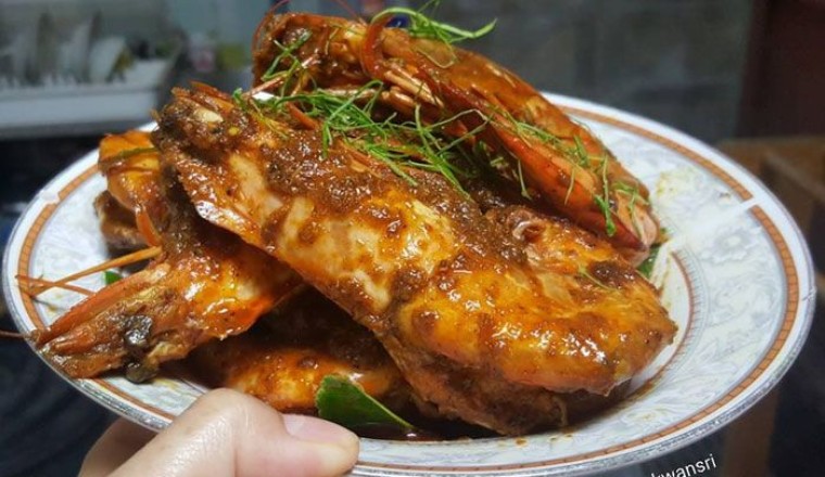 ผัดเผ็ดกุ้ง อาหารภาคกลาง