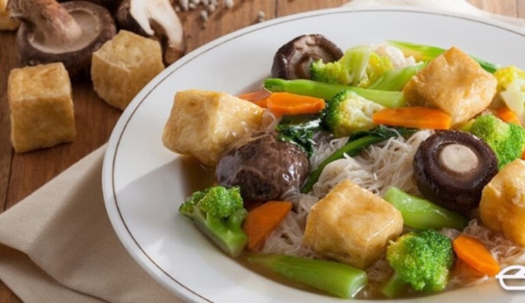 ราดหน้าเห็ดหอมหน่อไม้จีนเจ อาหารเจ