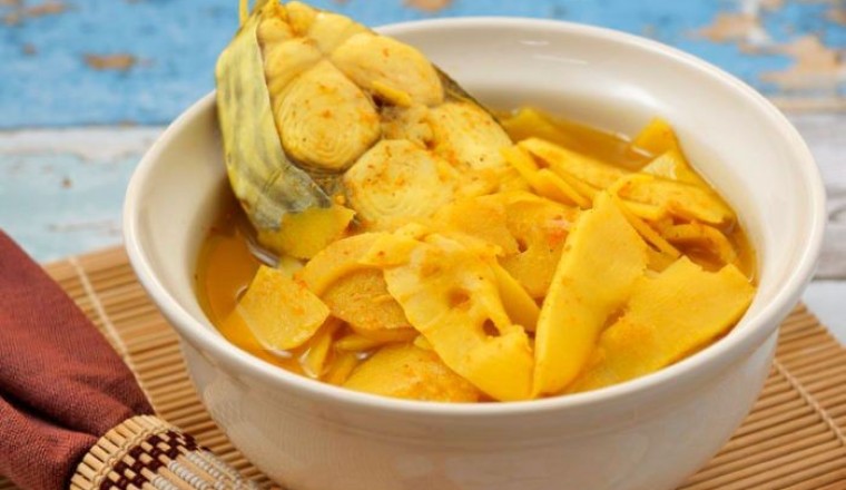 แกงเหลืองปลาอินทรีย์หน่อไม้ดอง อาหารภาคใต้