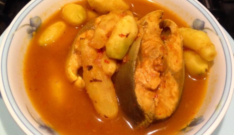 แกงส้มปลากับมันขี้หนู สับปะรด อาหารภาคใต้