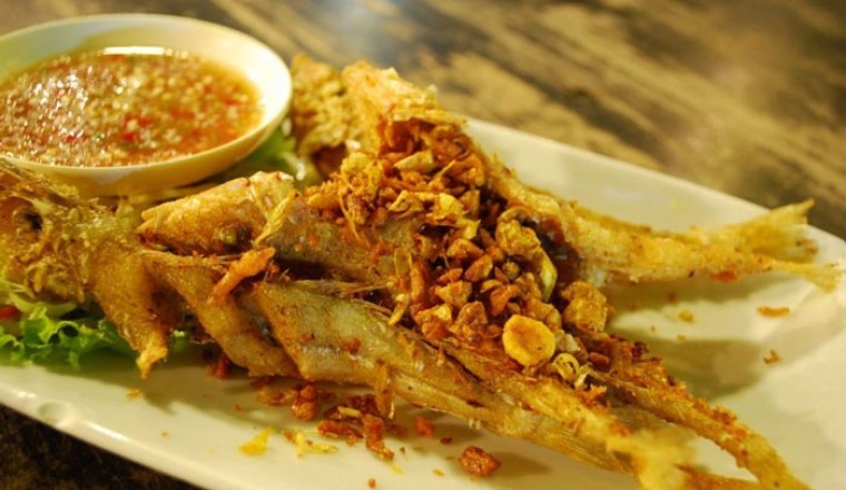 ปลาทรายทอดขมิ้น อาหารภาคใต้