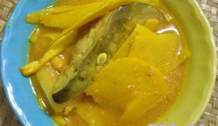 แกงส้มหัวปลาแซลมอนหน่อไม้ดอง อาหารภาคใต้