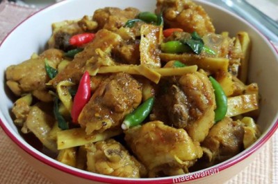 ผัดเผ็ดไก่กับหน่อไม้ (ประยุกต์) อาหารภาคใต้