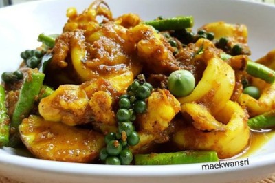 ผัดเผ็ดปลาหมึก พริกไทยอ่อน อาหารภาคใต้