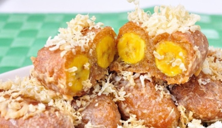 ข้าวเม่าทอด ไส้กล้วย ขนมไทย