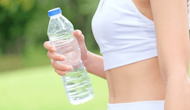 ลดน้ำหนักด้วยการดื่มน้ำเปล่า