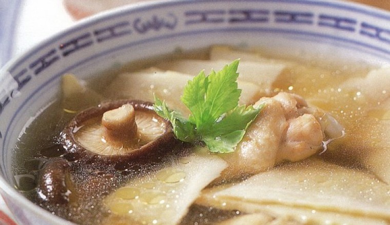 แกงจืดหน่อไม้หวานกับไก่ อาหารภาคกลาง