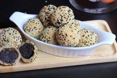 ขนมงาทอดไส้ถั่วแดง ขนมไทย