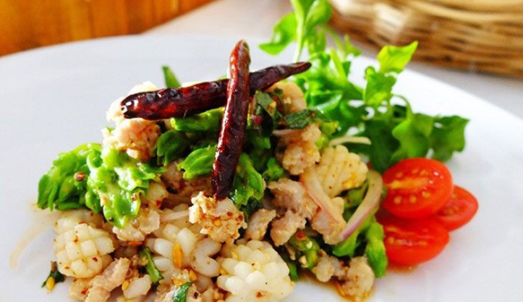 ลาบดอกขจร อาหารภาคอีสาน