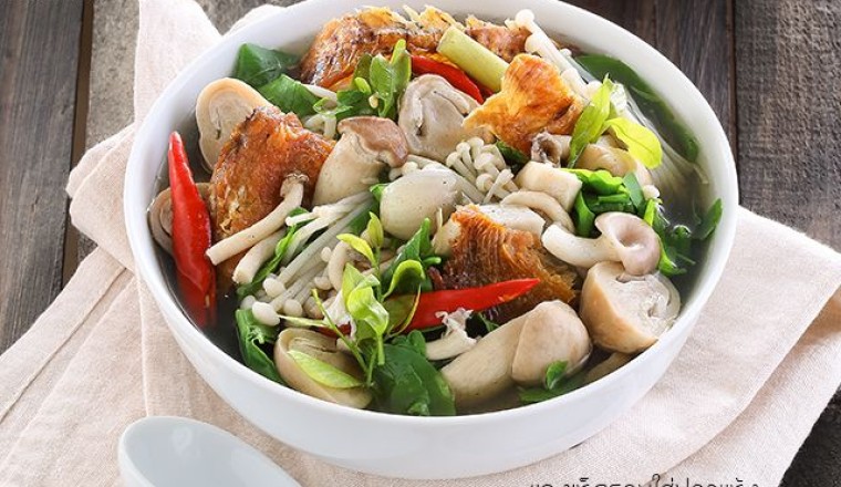 ต้มเห็ดรวมใส่ปลาแห้ง อาหารภาคอีสาน