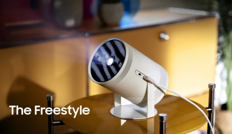 ซัมซุงออก The Freestyle โปรเจคเตอร์พกพา หมุนได้ 180 องศา ฉายหนังได้แบบพื้นหลังไม่ต้องสีขาว