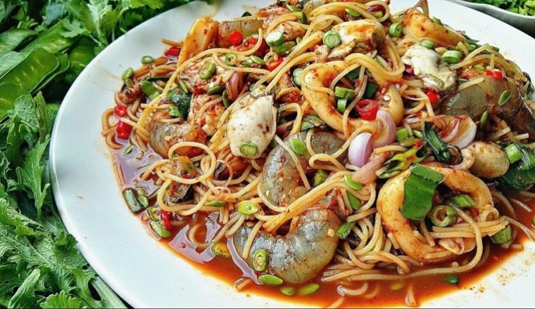 ส้มตำซั่วทะเล (ประยุกต์) อาหารภาคอีสาน