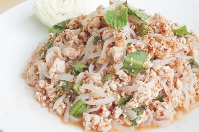 ลาบเส้นแก้วไก่สับ อาหารภาคอีสาน