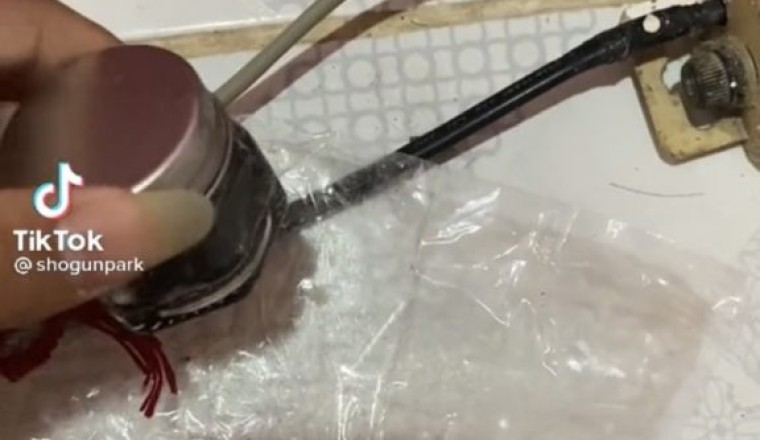 สุดหลอน! โดนทำของใส่ ใช่ไหม? ใครรู้บอกทีเจอสิ่งนี้ในหมอน ล่าสุดพ่อรถล้ม