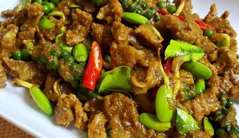 ผัดเผ็ดเนื้อกับลูกเหรียง อาหารภาคใต้