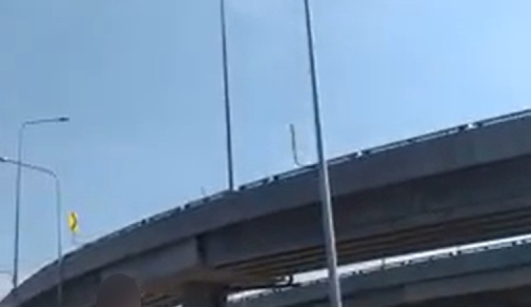 มาเฟียหมอชิต2 ตามทำร้ายแท็กซี่ด้วยกัน ขนาดขับหนีจนเกือบปีนฟุตบาทยังไม่ยอม