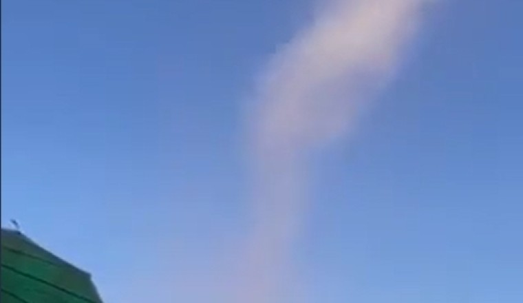 ปาฏิหาริย์! พระธาตุวาโย เกิดลมหัวกุดลอยขึ้นบนฟ้า คนพื้นที่เชื่อนี่อาจเป็นพยานาค