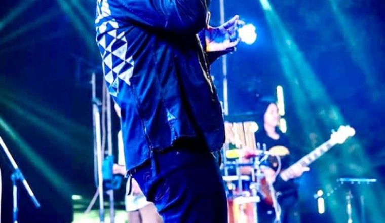 ส่องเลข! นักร้องดังฟาดเคราะห์ รถชนท้ายกระบะ โชคดีคนไม่เป็นอะไร