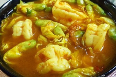 แกงส้มดอกแคกับกุ้ง อาหารภาคใต้