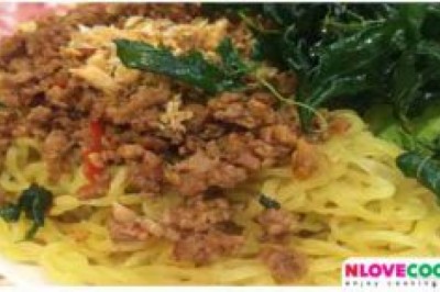 บะหมี่กระเพราหมูสับ อาหารแสนอร่อยทานคู่กับเส้นบะหมี่