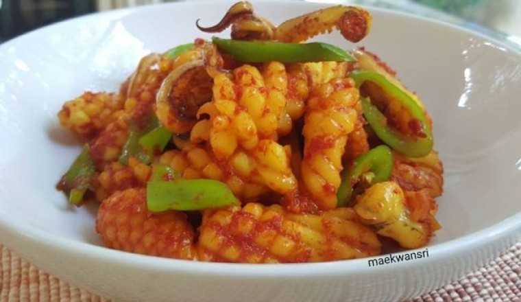 ปลาหมึกผัดขมิ้นกับเกลือ อาหารภาคใต้