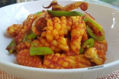 ปลาหมึกผัดขมิ้นกับเกลือ อาหารภาคใต้