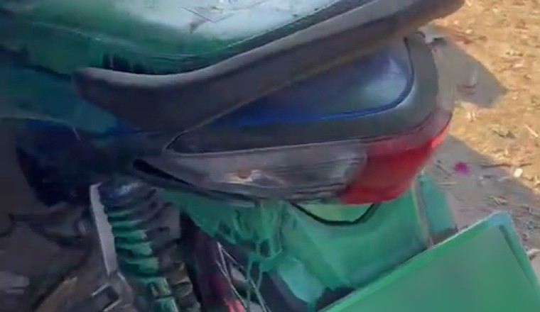 พ่อถึงขั้นปวดหัว! ช่างสี ตัวน้อยช่วยพ่อแต่งรถ พยายามพ่นสีให้เหมือนรถอีกคัน