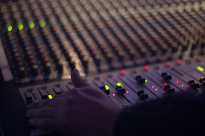 ส่องราคาประมูลคลื่นวิทยุ สูงสุด 54 ล้านบาทคือคลื่นใด ?