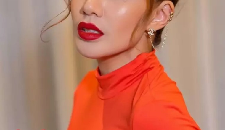 เกิดอะไรขึ้น!! ใบเตย อาร์สยาม แน่นอก! โดนหามส่งรพ.ตอนตี 5