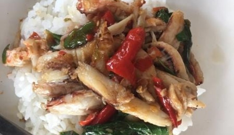 เมนูนี้มีจริง? หนุ่มพลาดสั่งอาหารฟิวชั่นหวังได้กะเพราเนื้อปูแต่ดันได้ กะเพราปูเค็ม