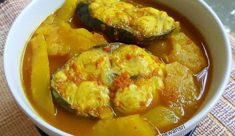 แกงส้มสับปะรดกับปลาอินทรี อาหารภาคใต้