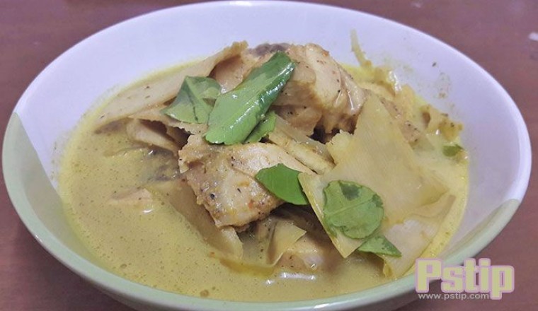 แกงคั่วไก่กับหน่อไม้ดอง อาหารภาคใต้