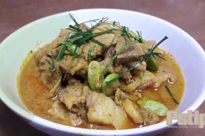 แกงคั่วหมูใส่สะตอกับข่าอ่อน อาหารภาคใต้